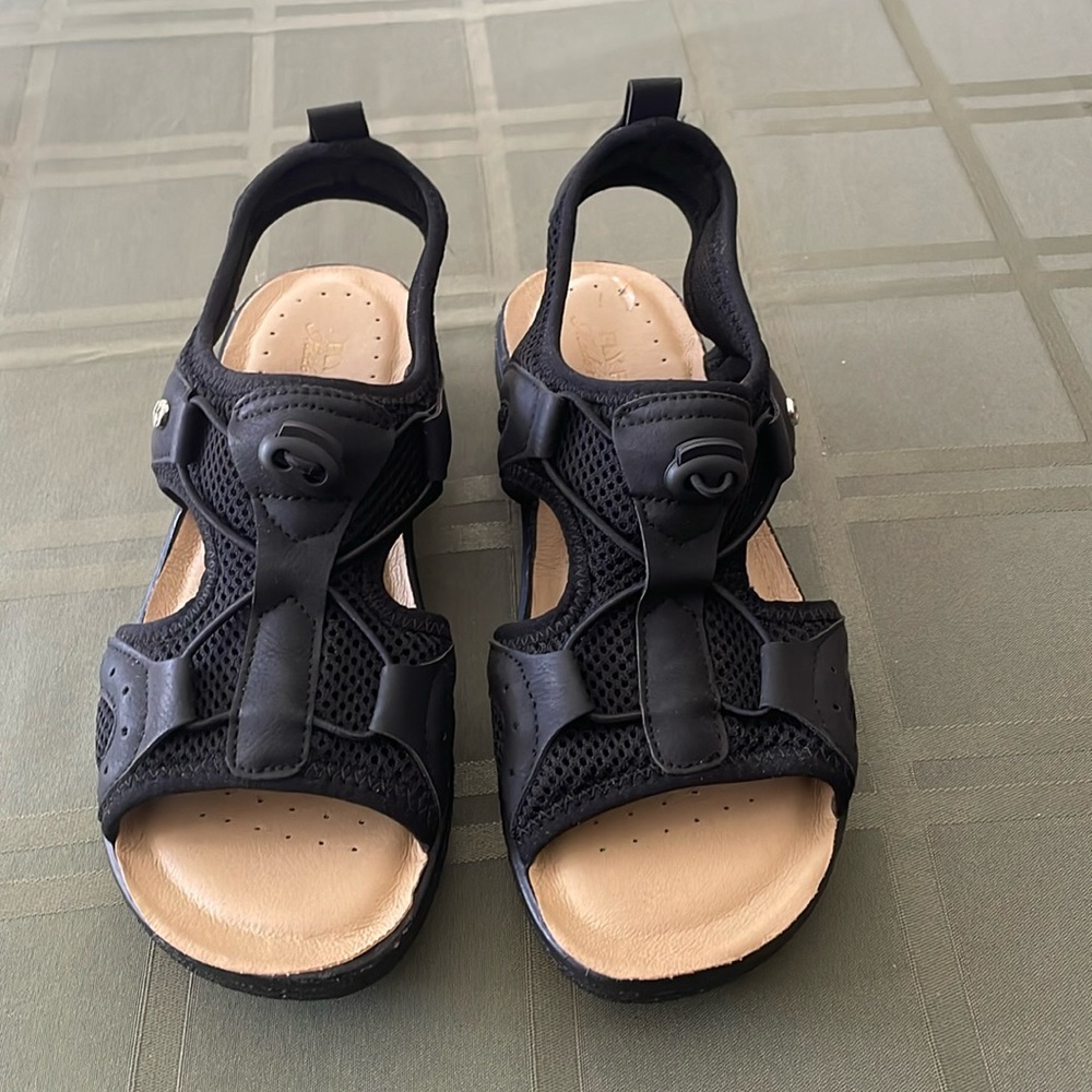 Fly Flot Sandals - size 37 NWOT